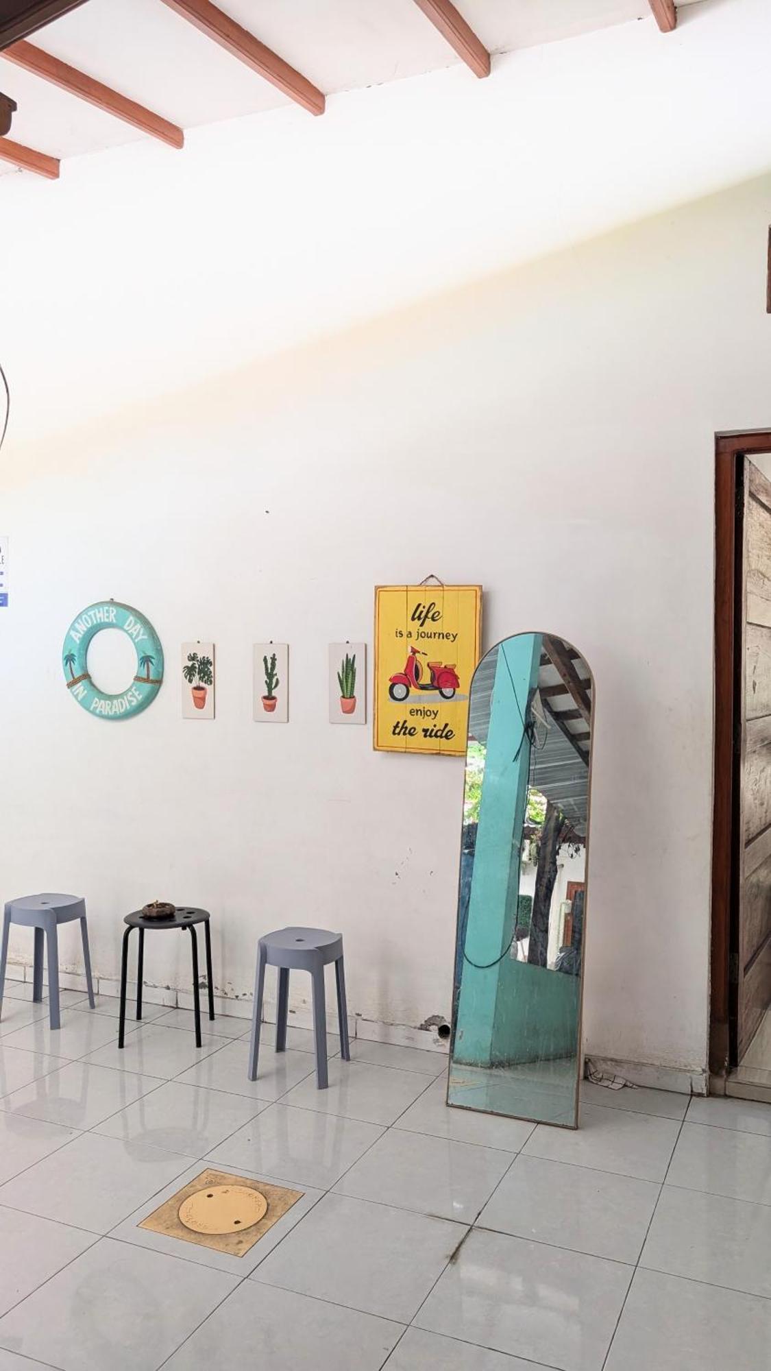 Homey Guesthouse Kertajaya Surabaya Esterno foto