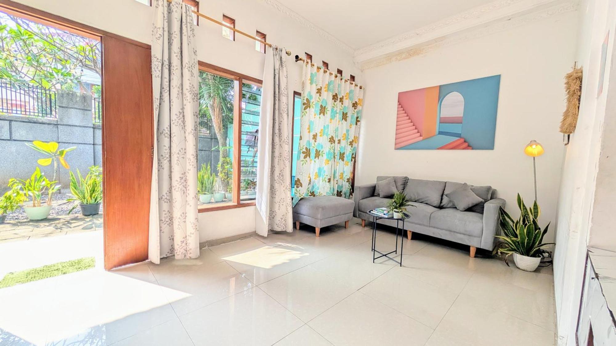 Homey Guesthouse Kertajaya Surabaya Esterno foto