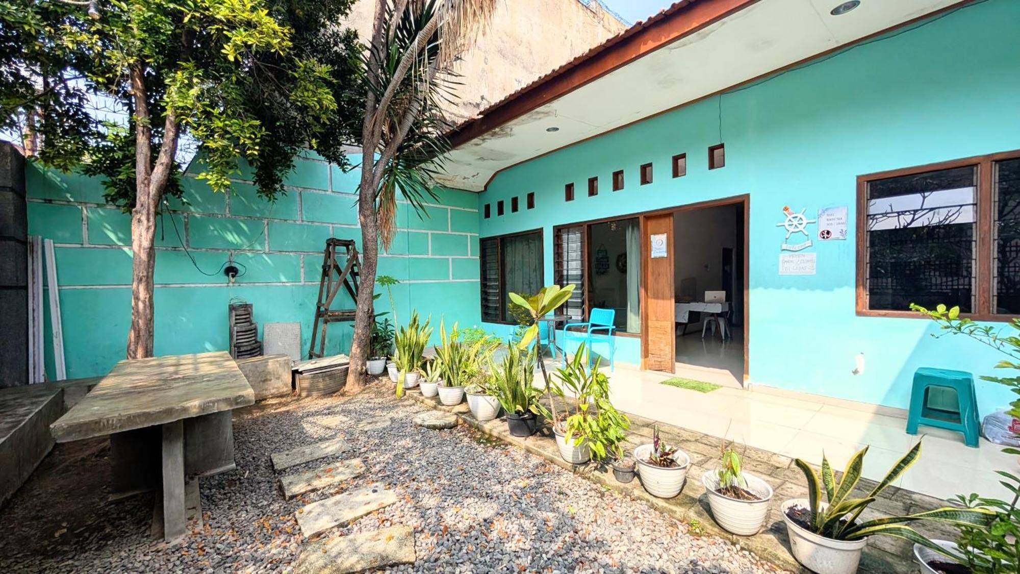 Homey Guesthouse Kertajaya Surabaya Esterno foto