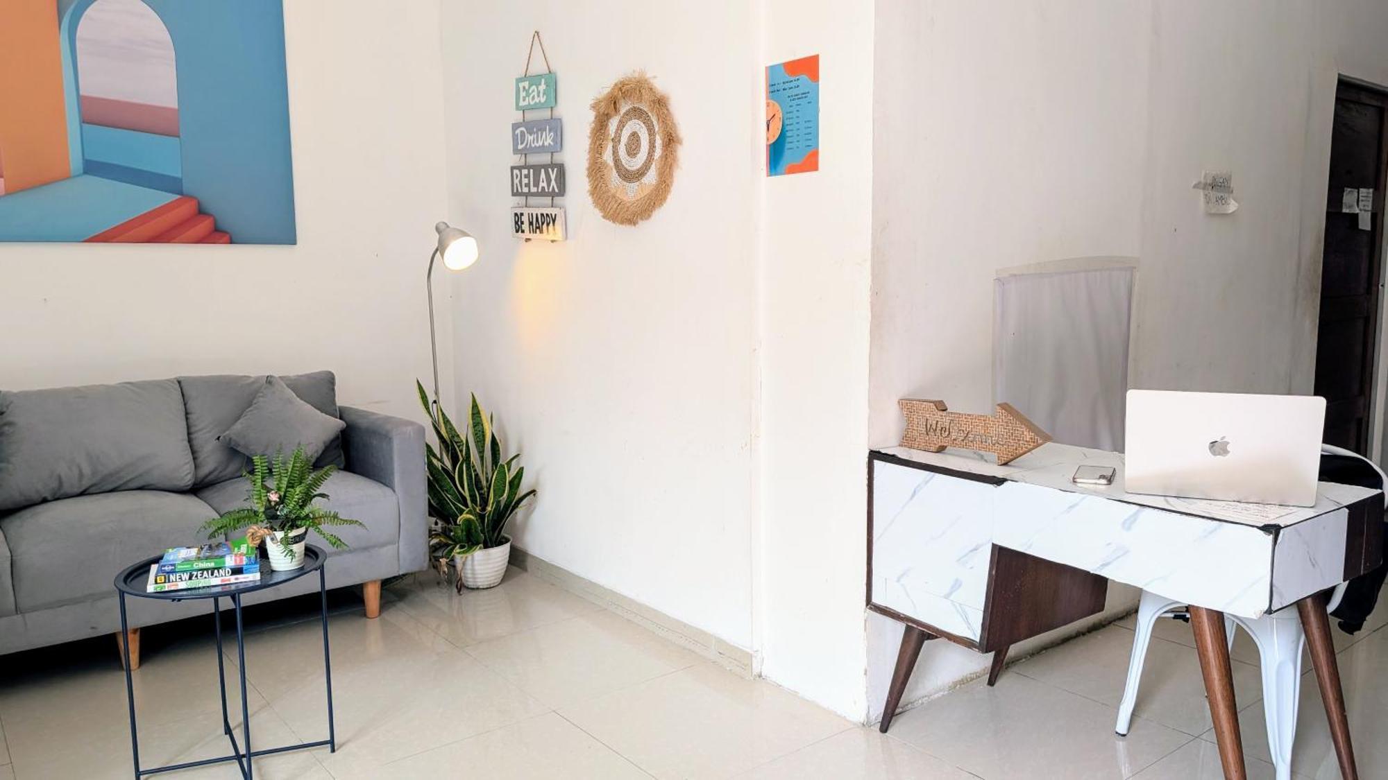Homey Guesthouse Kertajaya Surabaya Esterno foto