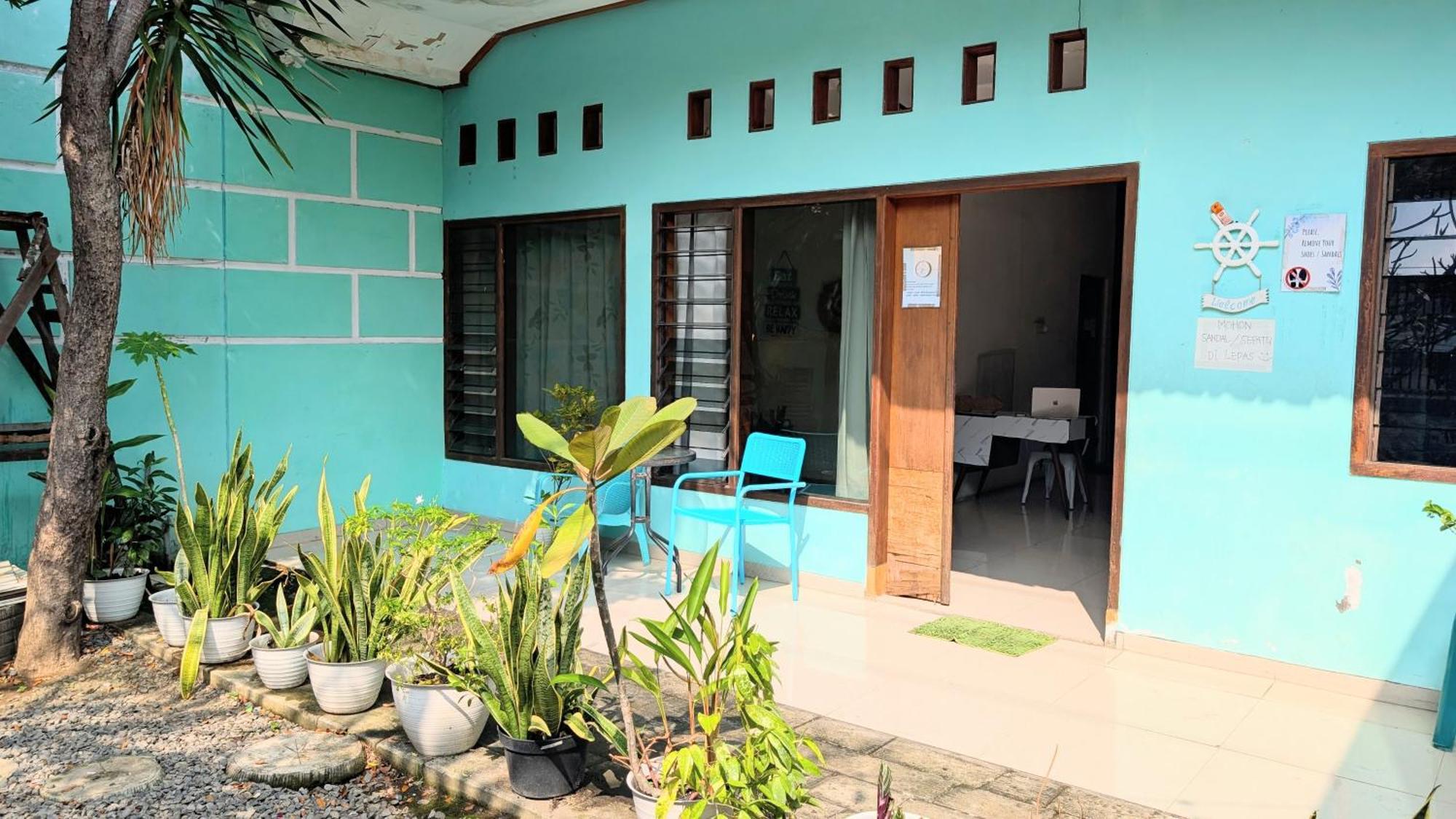 Homey Guesthouse Kertajaya Surabaya Esterno foto