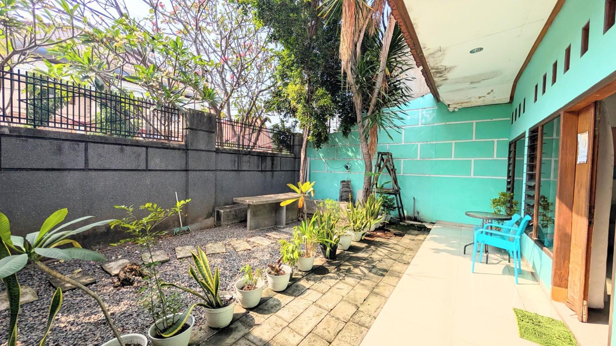 Homey Guesthouse Kertajaya Surabaya Esterno foto